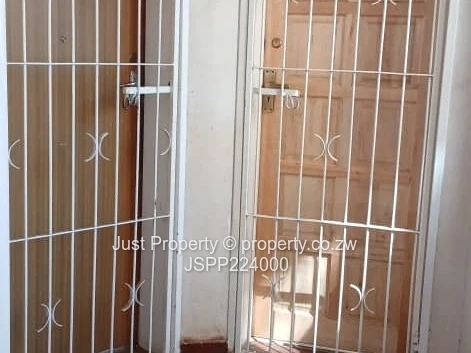1 Bed Flat Available
