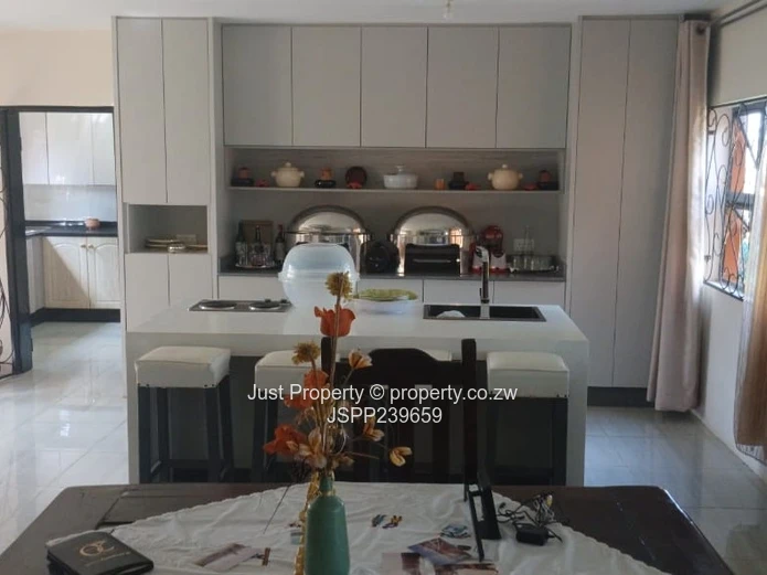 Luxurious 3 Bed house in a secure neighbourhood: Rent