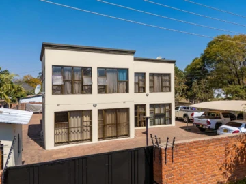 6 Bedroom Flat & Apartment