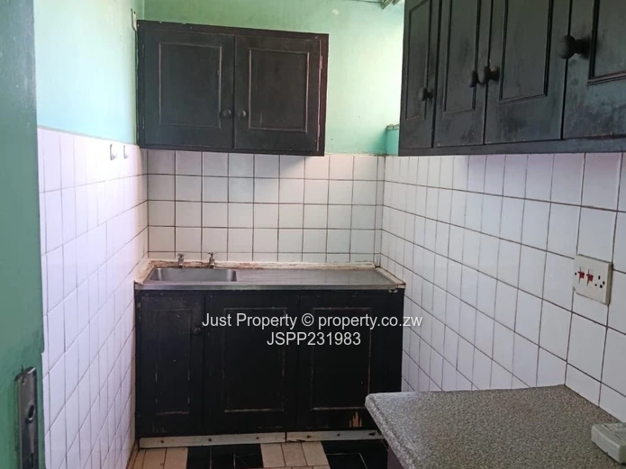 Eastivew Garderns Flat for sale