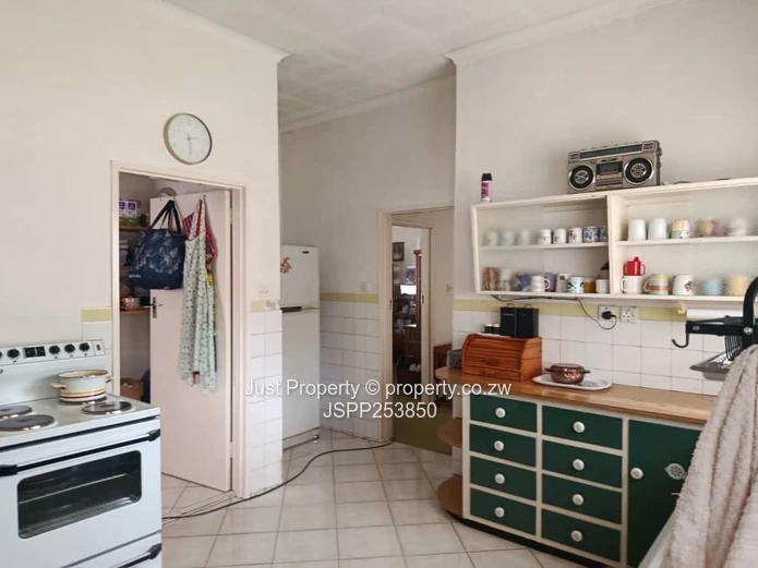 Eastlea House - Back On The Market Reduced To Go!