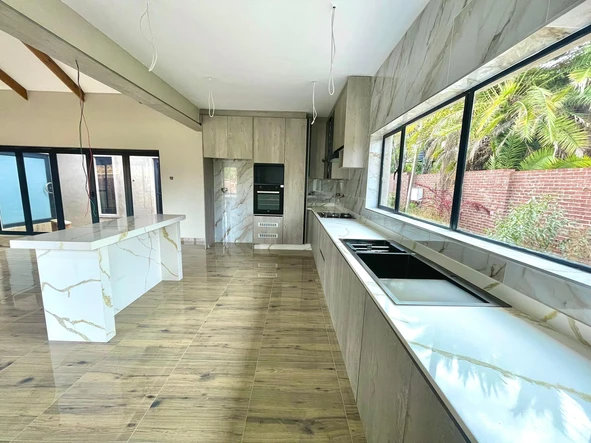 3 Bedroom Flat & Apartment