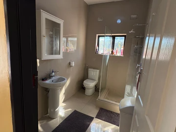 3 Bedroom Flat & Apartment