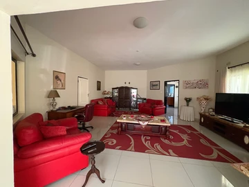 3 Bedroom Flat & Apartment