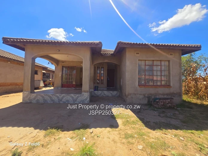  5-Bed Home in Rydale Ridge — Verandah & Tiled