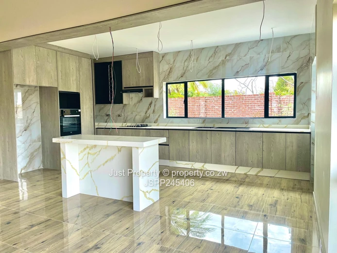 Light-filled 3-Bed Greendale Flat with Borehole