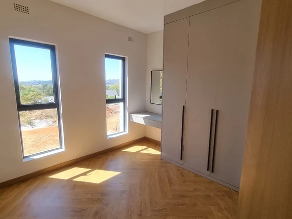 2 Bedroom Flat & Apartment