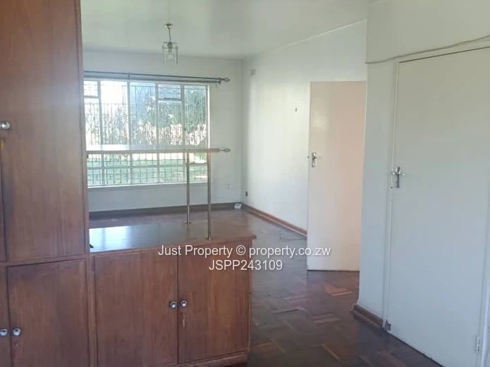 3-Bed Eastlea Flat with Borehole & Balcony Views - Reduced to Go!