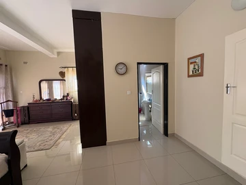 3 Bedroom Flat & Apartment