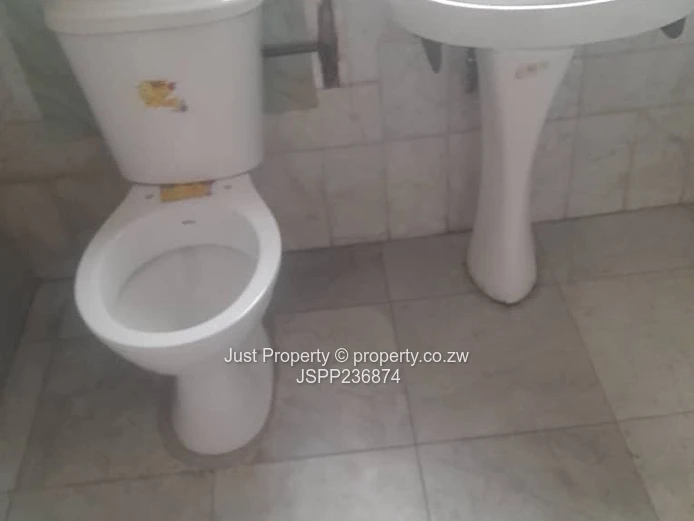 This well-maintained and spacious property located in the sought-after suburb of Windsor Park offers