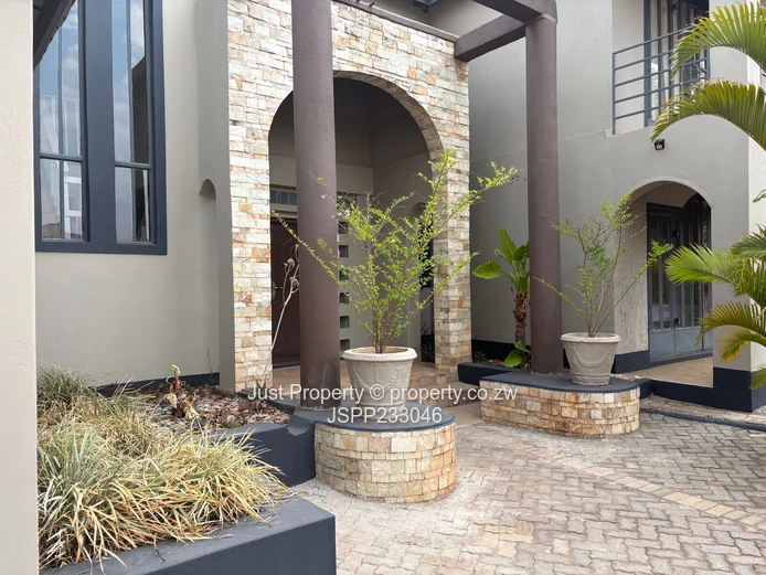 Modern 6 bedroom House