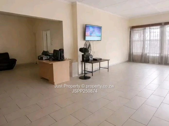 Spacious 4-Bed Hatfield Home with Title Deeds