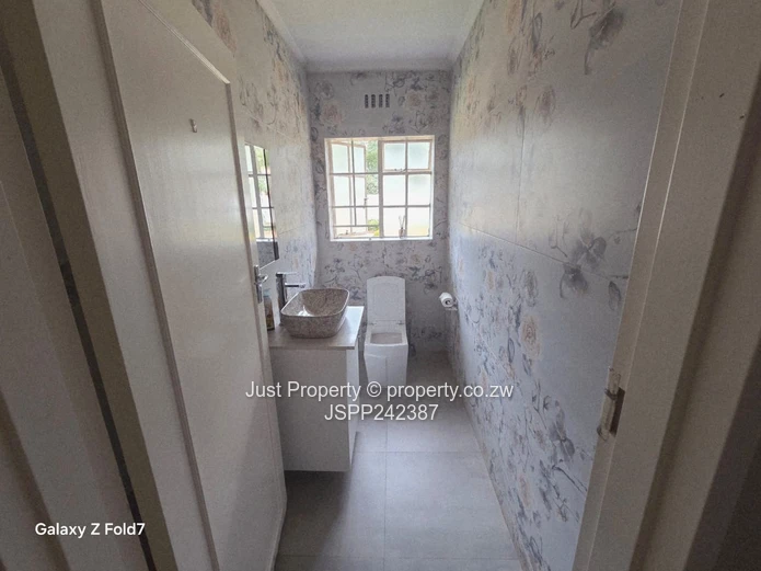 Borrowdale Road Frontage House sitting on 4008sqm