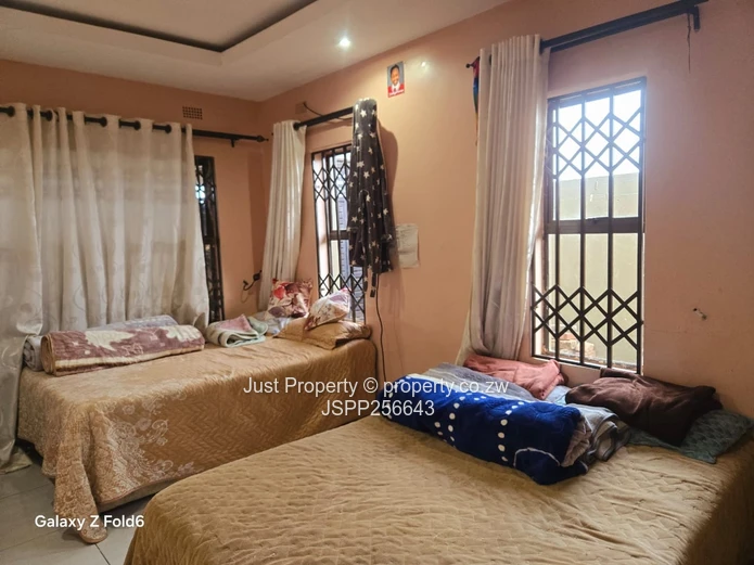 Madokero 4-Bed Home - Fitted Kitchen, Carport & Solar