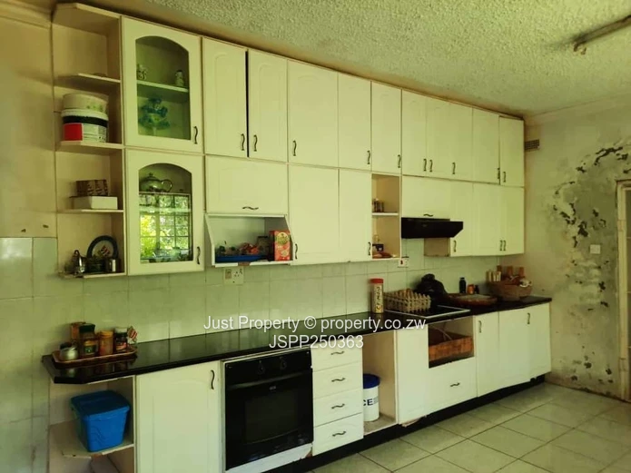 7-Bed Lake Chivero Estate: Your Private Woodland Sanctuary